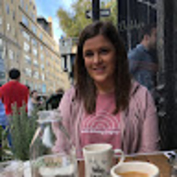 Meet your Posher, Cassandra - Picture 1 of 1